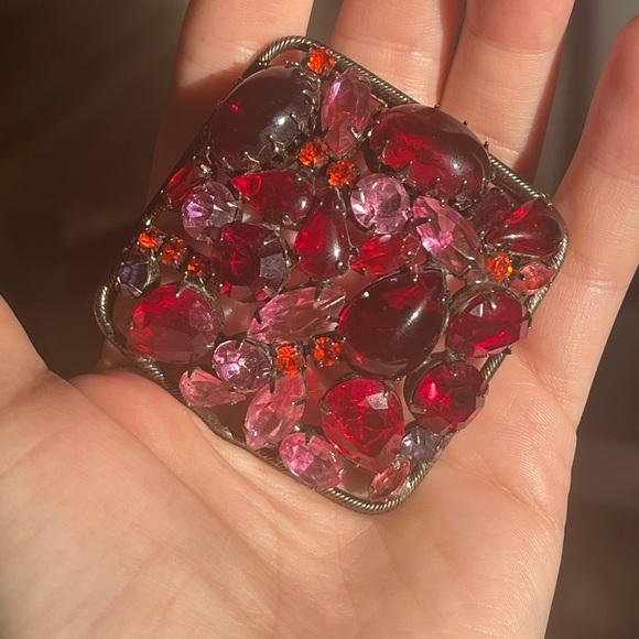 Vintage Schreiner Style Unsigned Glass Cabochon Red Pink Brooch. - Picture 3 of 13